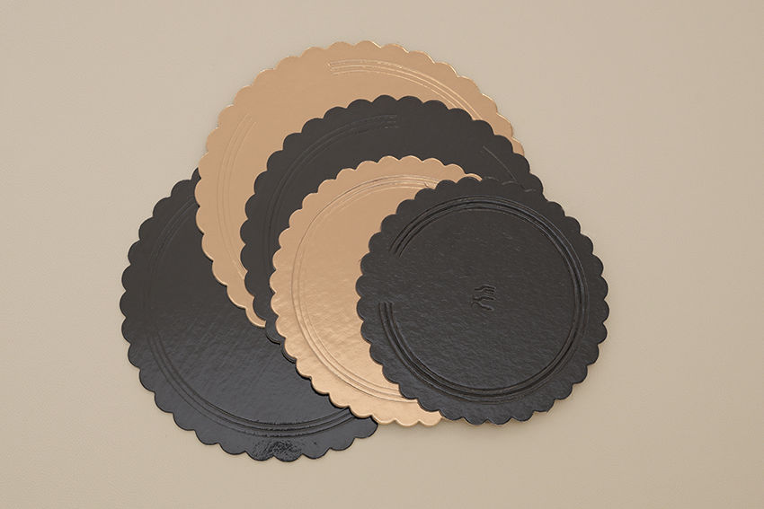 CART9DD24N -- 000 (6670) Dischi sottotorta cm 24 smerlati oro/nero kg 10 - immagine 1